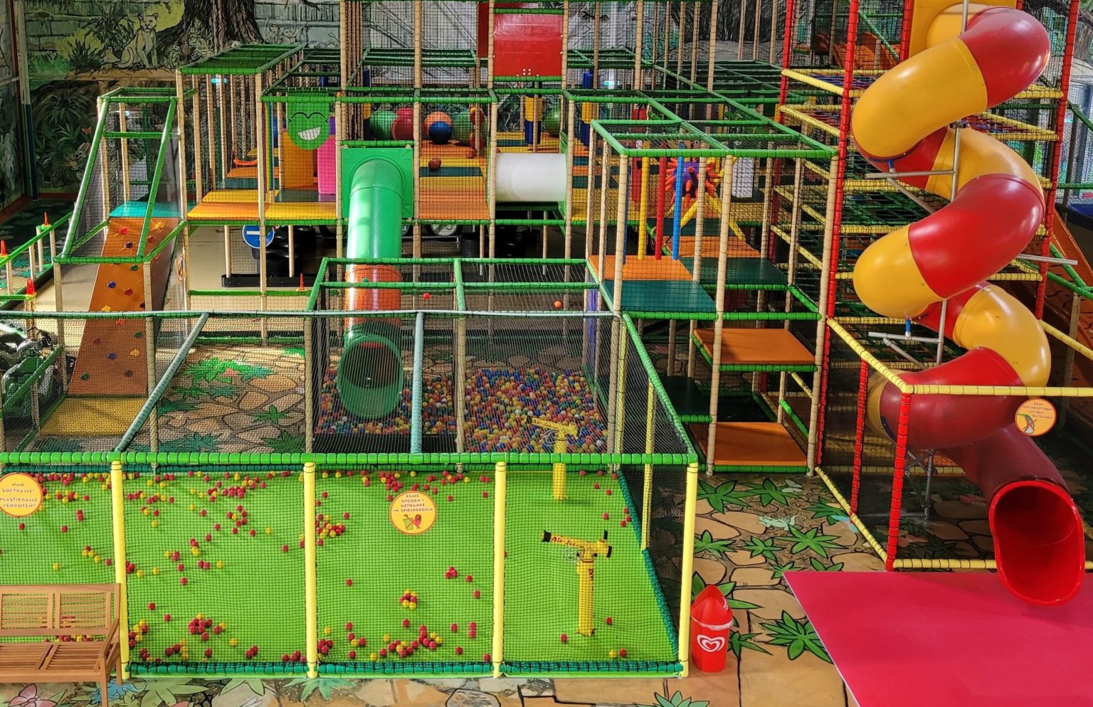 Bilder galerie - LaLeLu Abenteuerland - Indoor-Spielplatz in Korbach